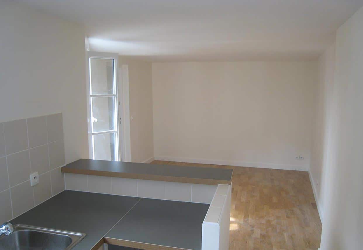 Rénovation complète du Salon / Cuisine dans studette à Paris 75003